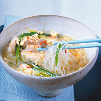 Asia-Suppe mit Hähnchenfleisch