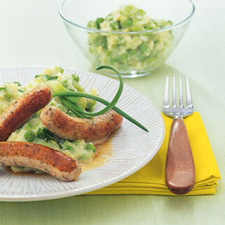 Bratwürste mit Wasabi-Erbsen-Püree