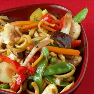 Asia-Bratgemüse mit Nudeln Asia-Bratgemüse mit Nudeln