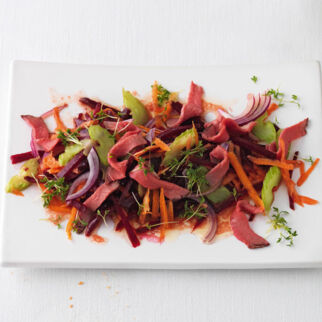 Rote-Bete-Salat mit Roastbeef Rote-Bete-Salat mit Roastbeef