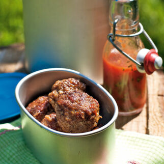 Hackbällchen mit Tomaten-Dip Hackbällchen mit Tomaten-Dip