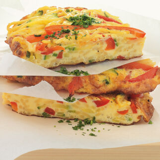 Nudelomelett mit Paprika und Zucchini Nudelomelett mit Paprika und Zucchini