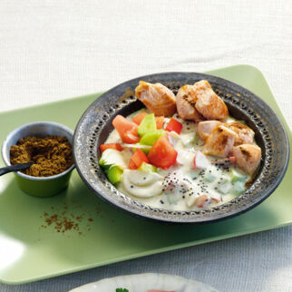 Gurken-Tomaten-Salat mit Joghurt Gurken-Tomaten-Salat mit Joghurt