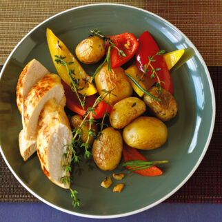 Gebackene Hühnerbrust mit Kräuterkartoffeln Gebackene Hühnerbrust mit Kräuterkartoffeln