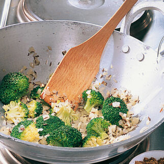 Brokkoli mit Kokos und Garam Masala Brokkoli mit Kokos und Garam Masala