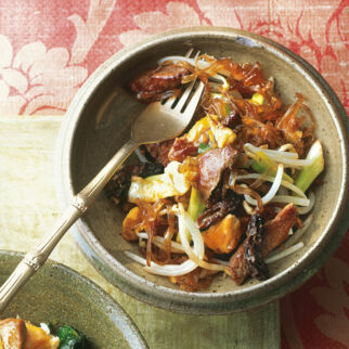 Gebratene Reisnudeln mit Schweinefilet Gebratene Reisnudeln mit Schweinefilet