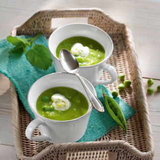 Erbsensuppe mit Limetten-Crème-fraîche