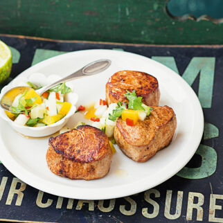 Medaillons mit Pfirsichsalsa Medaillons mit Pfirsichsalsa