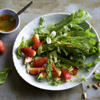 Rucolasalat mit Erdbeeren Rucolasalat mit Erdbeeren