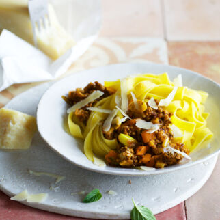Tagliatelle mit Blitz-Bolognese Tagliatelle mit Blitz-Bolognese