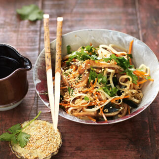 Glasnudel-Algen-Salat mit Ingwer-Sesam-Dressing Glasnudel-Algen-Salat mit Ingwer-Sesam-Dressing