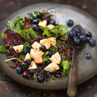 Quinoa-Heidelbeer-Salat mit Cassis-Vinaigrette