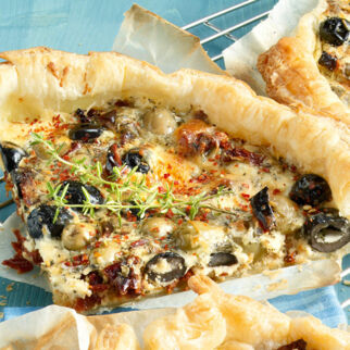 Oliven-Tarte mit Manchego Oliven-Tarte mit Manchego