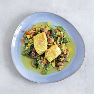 Fisch mit buntem Gemüse