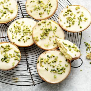 Orangen-Amerikanermit Chai-Glasur Orangen-Amerikanermit Chai-Glasur