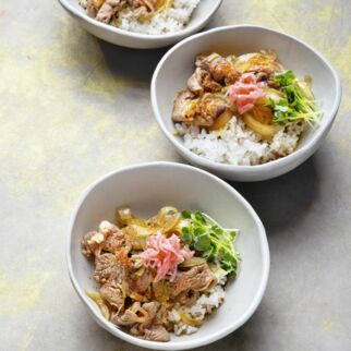 Geschmortes Rindfleisch »Gyudon« Geschmortes Rindfleisch »Gyudon«