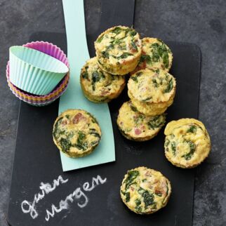 Frühstück-Muffins mit Spinat und Speck Frühstück-Muffins mit Spinat und Speck