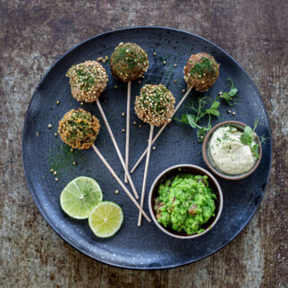 Steak-Pops-Wildschwein-Erbsen-Guacamole-Birnen-Sellerie-5126-Bearbeitet Steak-Pops-Wildschwein-Erbsen-Guacamole-Birnen-Sellerie-5126-Bearbeitet