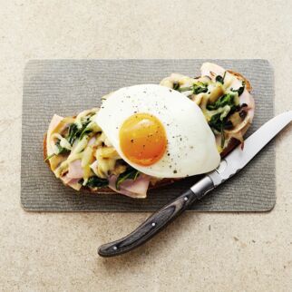 Champignon-Schinken-Brot mit Spiegelei Champignon-Schinken-Brot mit Spiegelei