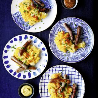 Bratwürstl mit Kürbis-Kartoffel-Stampf Bratwürstl mit Kürbis-Kartoffel-Stampf