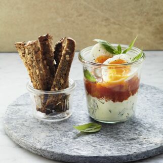 Pikante Eier im Glas mit Brot-Fritten Pikante Eier im Glas mit Brot-Fritten