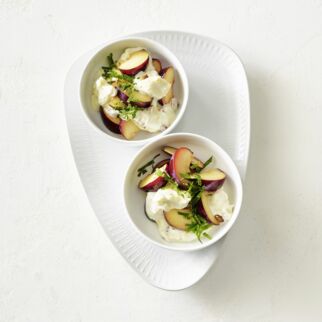 Mandelgriess mit Pflaumensalat Mandelgriess mit Pflaumensalat