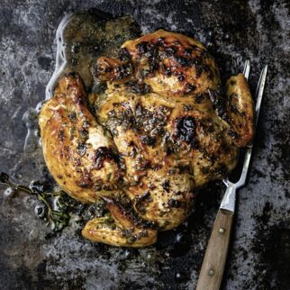 Plattes Huhn unter dem Salzstein Plattes Huhn unter dem Salzstein