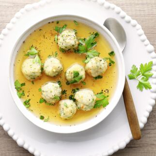 Vegane Markklößchensuppe Vegane Markklößchensuppe