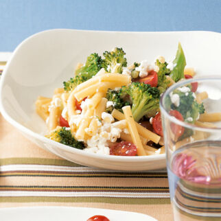 Maccheroni mit Brokkoli-Hüttenkäse Maccheroni mit Brokkoli-Hüttenkäse