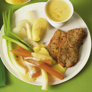 Gemüseplatte mit Schnitzeln Gemüseplatte mit Schnitzeln