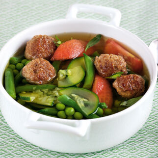 Gem&uuml;sesuppe mit Kl&ouml;&szlig;chen