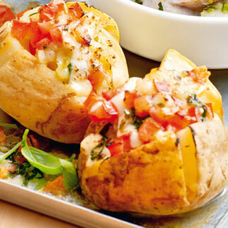 Ofenkartoffeln mit Pizza-Füllung Ofenkartoffeln mit Pizza-Füllung