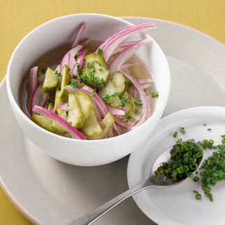 Zwiebel-Gurken-Dressing Zwiebel-Gurken-Dressing