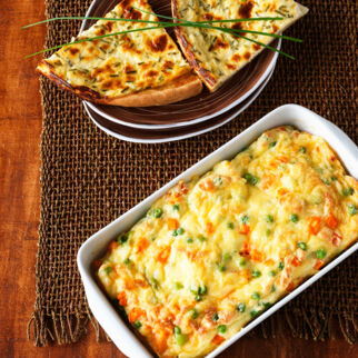 Kartoffelauflauf mit Erbsen und Möhren Kartoffelauflauf mit Erbsen und Möhren