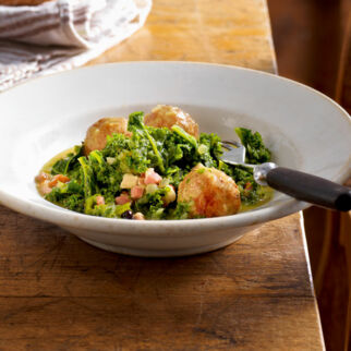 Grünkohl mit Speck und Mettklößchen Grünkohl mit Speck und Mettklößchen