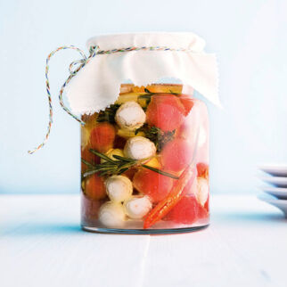 Tomaten und Mozzarella in Öl Tomaten und Mozzarella in Öl