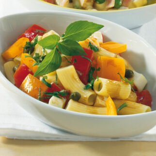 Rigatoni-Salat mit Mozzarella Rigatoni-Salat mit Mozzarella