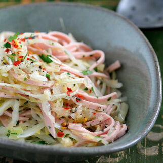 Warmer Wurst-Kraut-Salat Warmer Wurst-Kraut-Salat