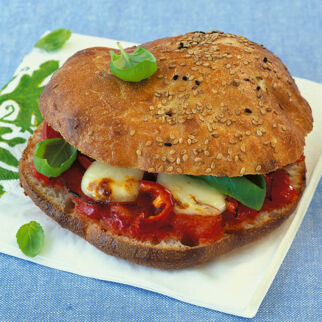 Gefülltes Pizza-Fladenbrot Gefülltes Pizza-Fladenbrot