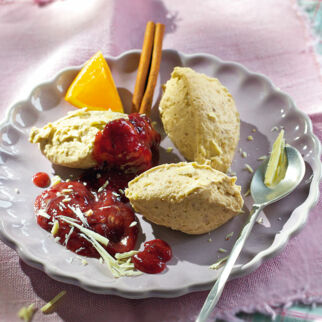 Maronencreme mit Pflaumensauce Maronencreme mit Pflaumensauce