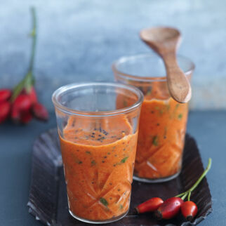 Hagebuttensenf mit Wildkräutern Hagebuttensenf mit Wildkräutern