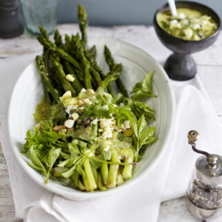 Ofenspargel mit Bärlauch-Vinaigrette Ofenspargel mit Bärlauch-Vinaigrette