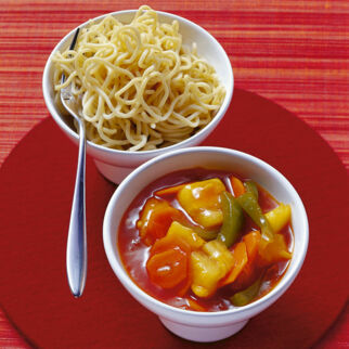 Nudeln mit Süss-Saurer Sauce Nudeln mit Süss-Saurer Sauce