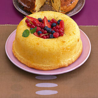 Savarin mit Beeren Savarin mit Beeren