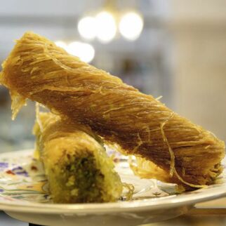 GEFÜLLTE FADENTEIGRÖLLCHEN GEFÜLLTE FADENTEIGRÖLLCHEN