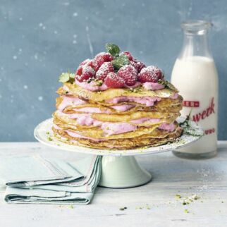 Crêpetorte mit Beerencreme Crêpetorte mit Beerencreme