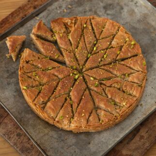 Dinkel-Baklava mit Mandeln und Pistazien Dinkel-Baklava mit Mandeln und Pistazien