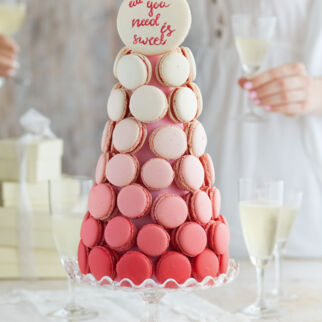 Macaron-Pyramide mit Champagner Macaron-Pyramide mit Champagner