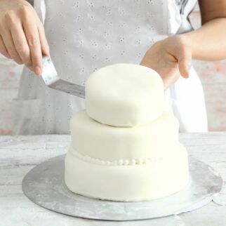 Mehrstöckige Torten aufbauen Mehrstöckige Torten aufbauen