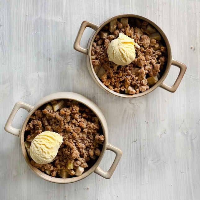 Birnen-Brombeer-Crumble Rezept | Küchengötter Birnen-Brombeer-Crumble Rezept | Küchengötter